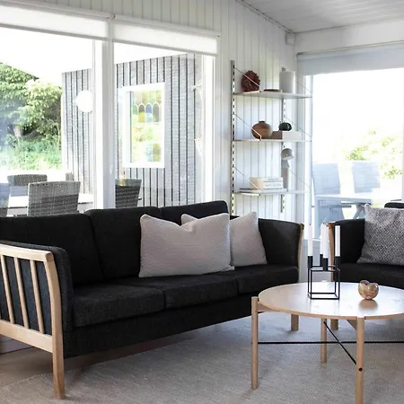 Lovely Summerhouse By The Sea