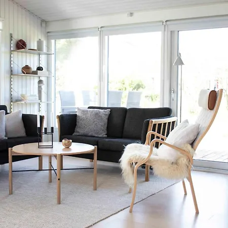 Lovely Summerhouse By The Sea بيت للعطل *