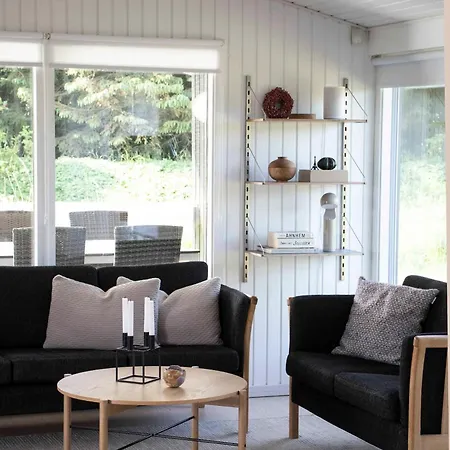 Lovely Summerhouse By The Sea بيت للعطل